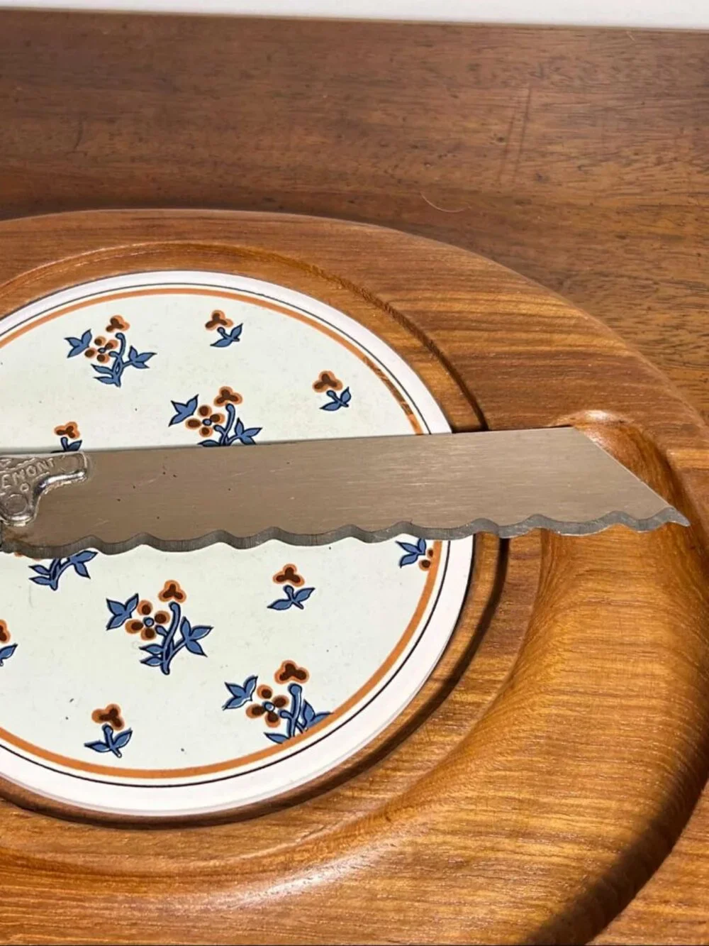 Antique 10”Clauss serrated / scalloped bread knife
